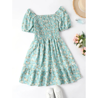 Robe fleurie froncée col carré